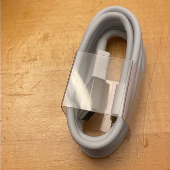 Apple charger - Picture 3 of 3